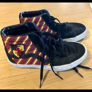 Harry Potter Gryffindor Sk8-Hi Sneakers Vans Off the Wall Size 7 women 5.5 men